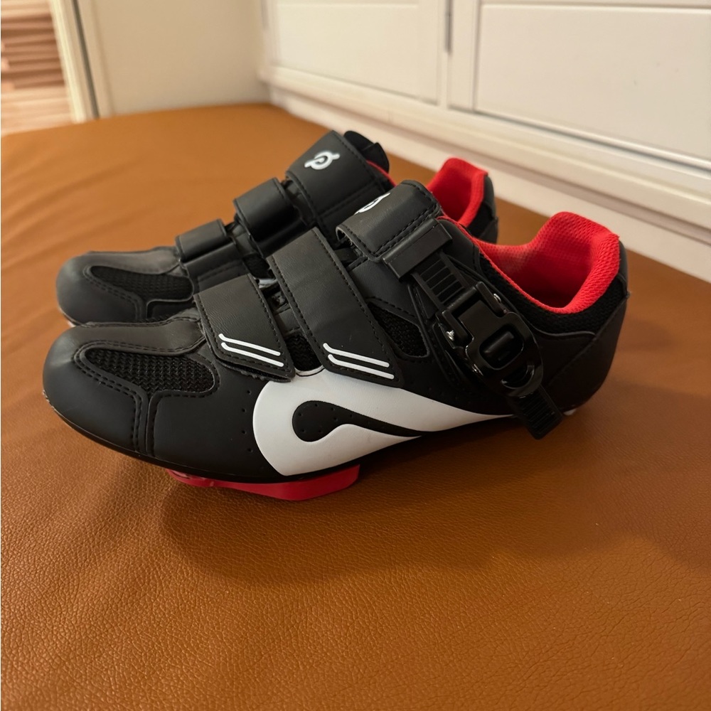 Peloton cycling shoes Women’s sz 37 or Sz 6